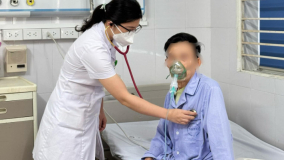 Cụ ông tái phát bệnh COPD do tiền sử hút thuốc nhiều năm