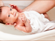 Cách tắm cho trẻ sơ sinh và những lưu ý đặc biệt