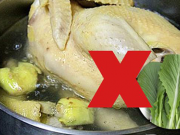 Nếu bạn vẫn thường dùng nước luộc gà nấu canh cải thì hãy dừng lại ngay