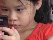 Cảnh báo phụ huynh: Hàng loạt trẻ bị co giật méo miệng, lé mắt vì “nghiện” điện thoại