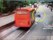 Clip: Xe khách đâm tử vong người phụ nữ, lật giữa đường rồi va chạm liên tiếp với ô tô tải