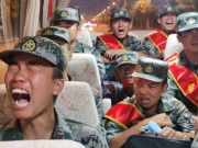 Lộ hình ảnh binh sĩ PLA 'khóc rưng rức' trên đường đến biên giới tranh chấp Trung-Ấn: TQ nói gì?