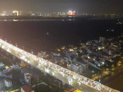Hà Nội: 12 ô tô đâm liên hoàn trên cầu Nhật Tân gây ùn tắc nghiêm trọng