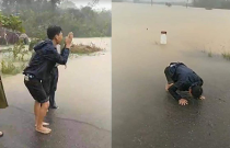 Thương tâm sản phụ bị lũ cuốn trôi khi đang trên đường đi sinh con, người thân gào khóc thảm thiết trên bờ