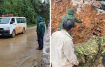 Xe chở thi thể 14 cán bộ, chiến sĩ gặp nạn ở Quảng Trị rời khỏi hiện trường đau thương: Nghẹn lòng đoàn người đứng dưới mưa mong chờ một phép màu