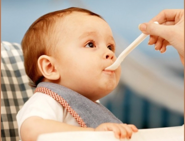 Chế độ dinh dưỡng cho trẻ dưới 1 tuổi mà bố mẹ nào cũng nên biết