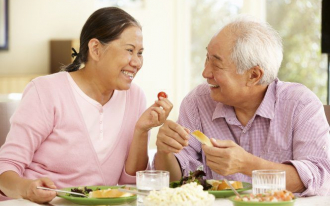 Thực phẩm tự nhiên nên ăn thường xuyên giúp người cao tuổi duy trì sức khỏe