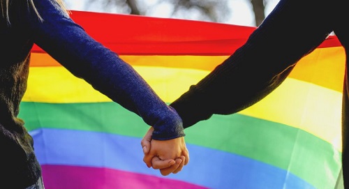 Quan hệ đồng tính nam bắc cầu cho virus HIV lây nhiễm