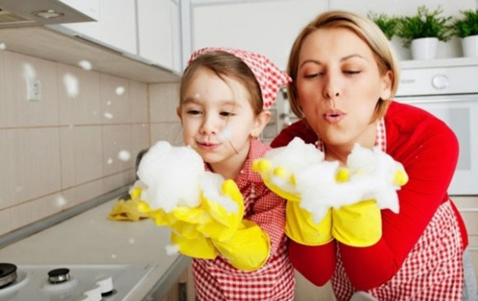 Các cách hữu hiệu để cha mẹ dạy con tự giác làm việc nhà