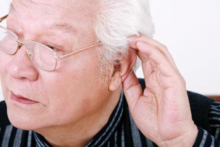 Nguyên nhân gây giảm thính lực ở người cao tuổi