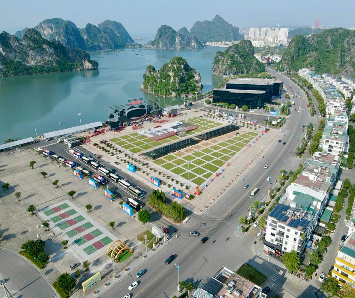 Quảng trường 30/10 Hạ Long – Trái tim văn hóa giữa lòng thành phố di sản