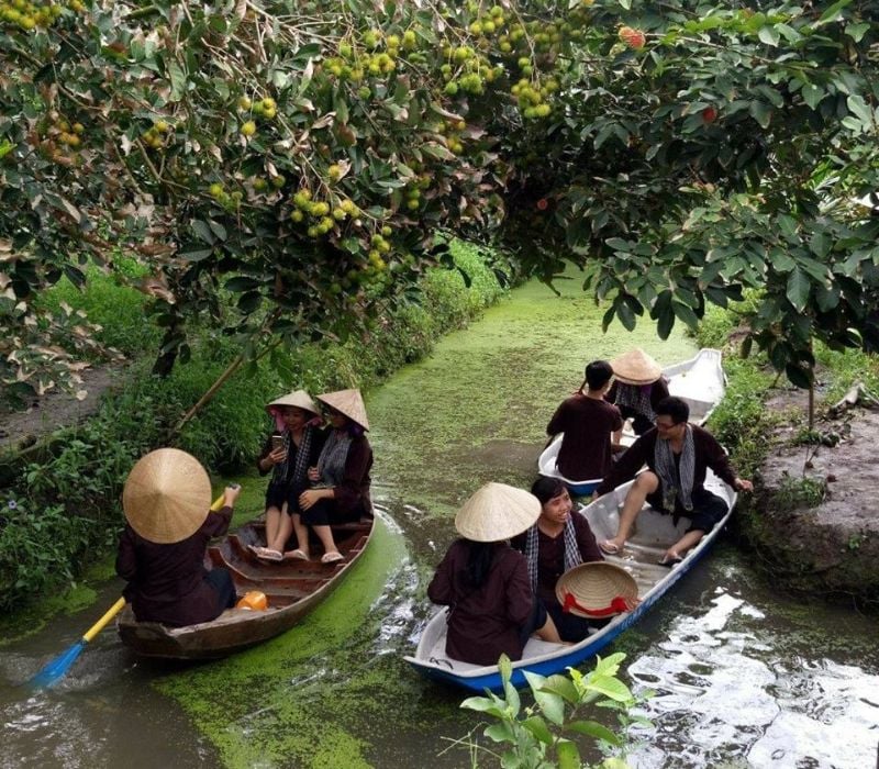 Đi xuồng ba lá - Biểu tượng thân thương của miền sông nước (Ảnh: Internet)
