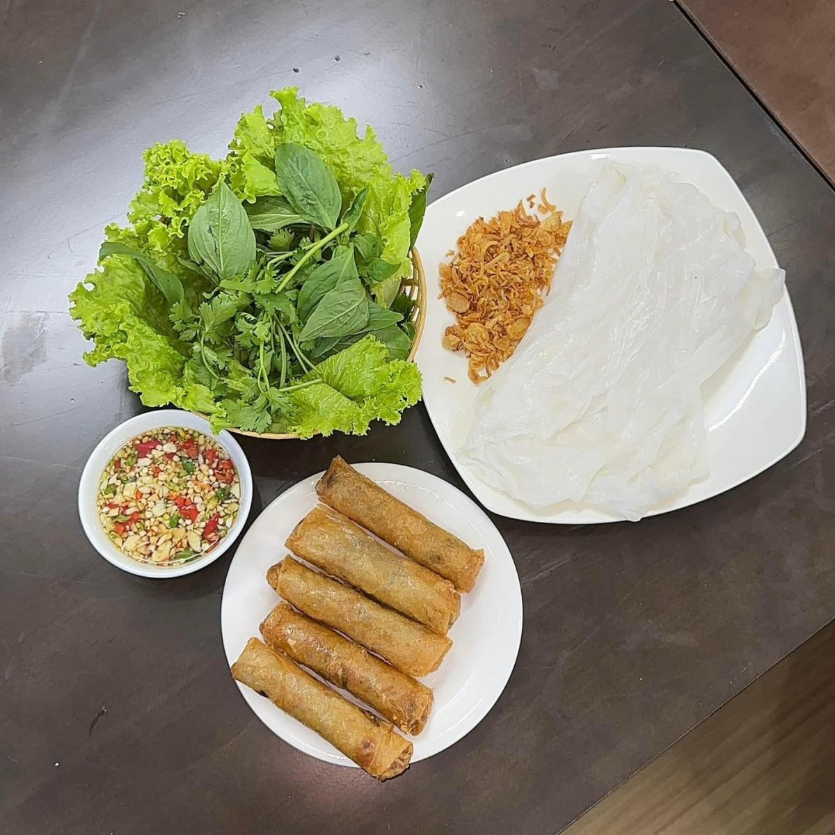 Ram bánh mướt tưởng lạ mà quen (Ảnh: Internet)