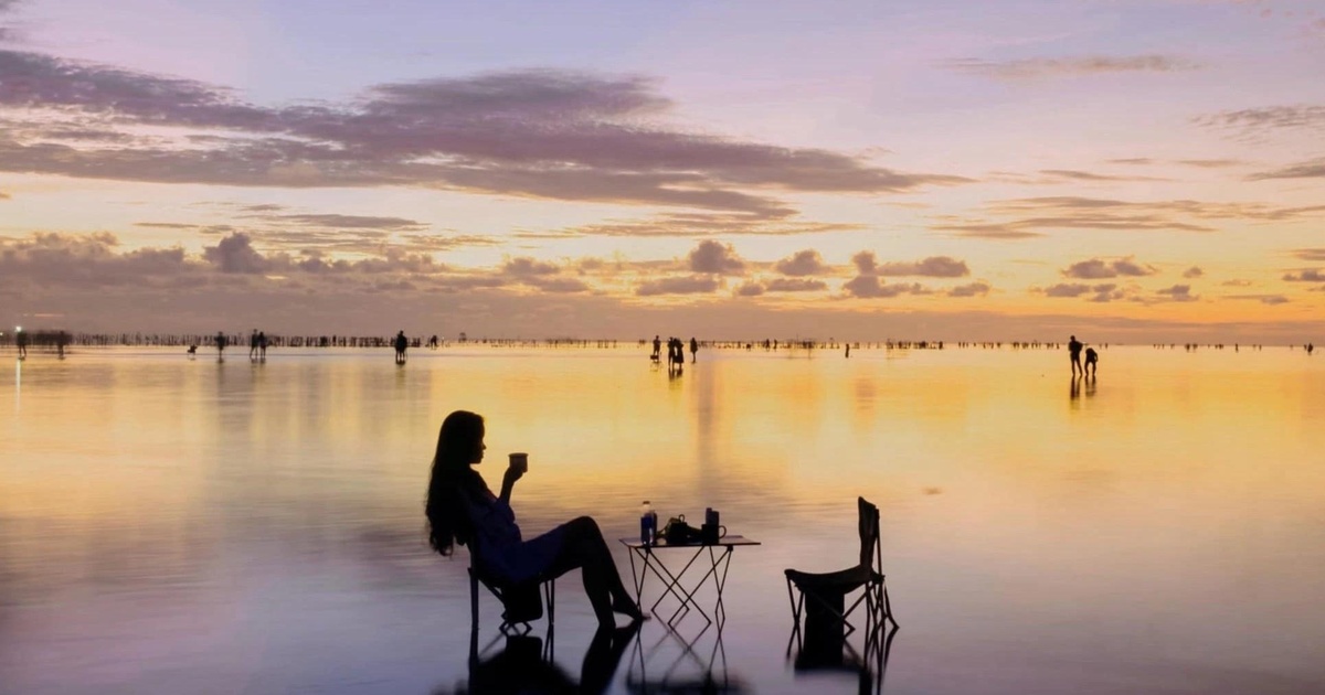 Chụp ảnh silhouette cực chill giữa biển nước (Ảnh: Internet)