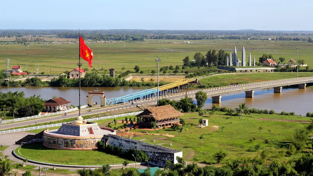 Cầu Hiền Lương - Sông Bến Hải (Ảnh: Internet)