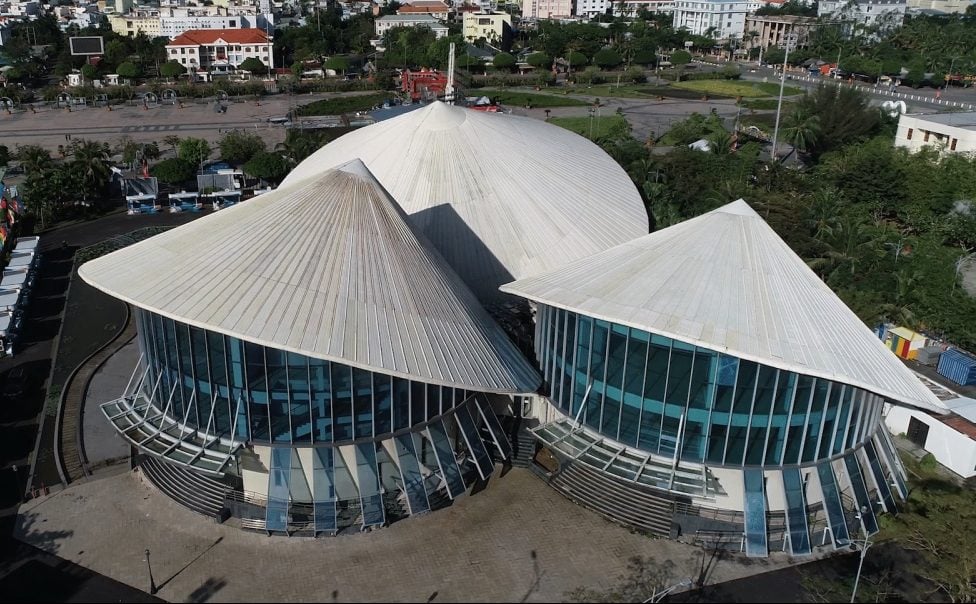 Mỗi chiếc nón là biểu tượng cho một dân tộc Kinh - Hoa - Khmer (Ảnh: Internet)