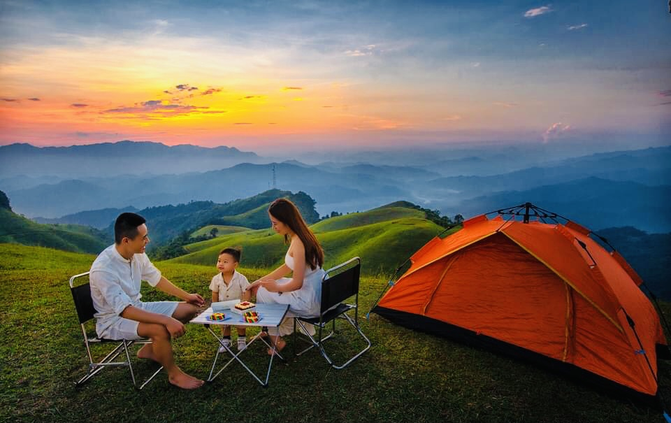 Cắm trại, picnic trên đồi cỏ Lủng Tráng (Ảnh: Internet)