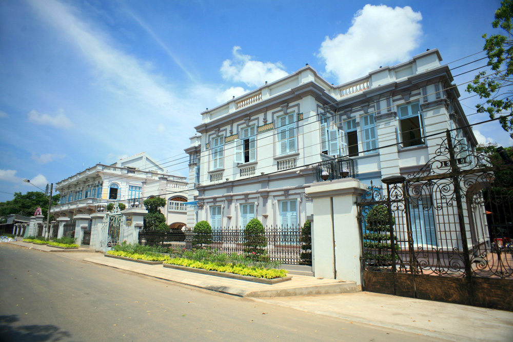 Bên ngoài Nhà công tử Bạc Liêu (Ảnh: Internet)