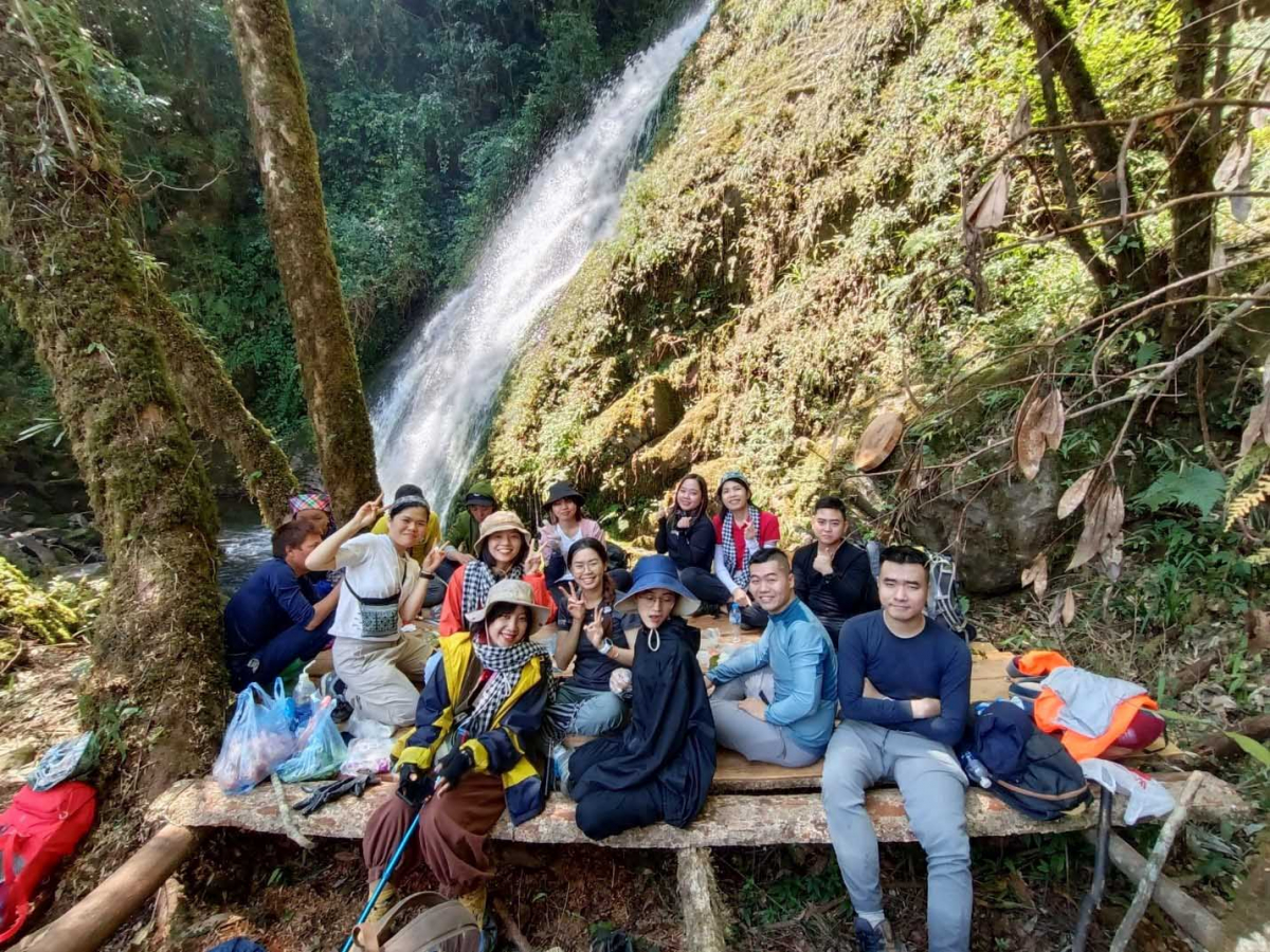 Trekking Lùng Cúng (Ảnh: Internet)