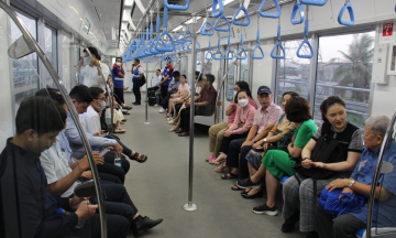 Chỉ mới vận hành 4 ngày, tuyến metro số 1 TP.HCM đã đón lượng khách “khủng”