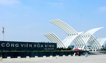 Check-in Công viên Hòa Bình:  'Thiên đường xanh ' giữa lòng Hà Nội