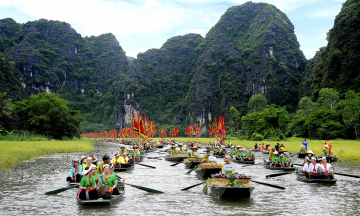 Giải mã “cơn sốt” du lịch Ninh Bình dịp Tết: Vì sao lần đầu đạt doanh thu nghìn tỷ?