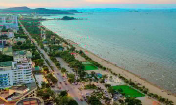 Trung tâm thành phố Vinh cách biển Cửa Lò bao nhiêu km?