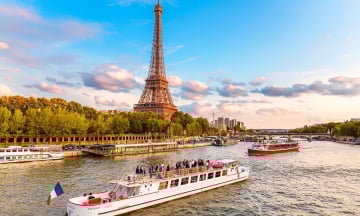 Du lịch ngắm cảnh trên sông Seine: Góc nhìn khác biệt về Paris trên những con tàu thơ mộng