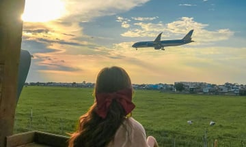 Khi máy bay trở thành “background sống ảo” giữa lòng đô thị Sài Gòn