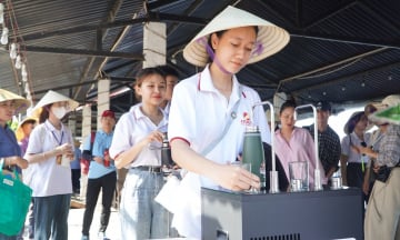 “Sống xanh” giữa cố đô: Tour du lịch giảm nhựa hút khách tại Huế