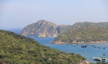 Núi Chúa -  'Viên ngọc lục ' giữa miền đất nắng Ninh Thuận