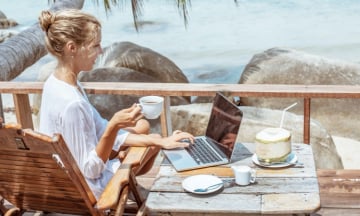 Du lịch hè 2025: Workcation không còn là xu hướng, mà là lối sống của dân văn phòng