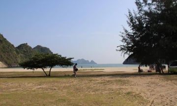 Bãi tắm Tùng Thu: “Nàng thơ” yên bình của đảo ngọc Cát Bà