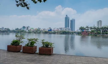 Hồ Tây sâu bao nhiêu mét?
