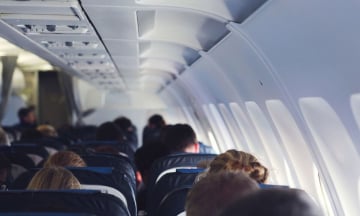 Lý do không nên tự đổi chỗ trên máy bay