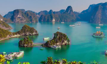 Quảng Ninh “bùng nổ” du lịch 2025 với 12,1 triệu lượt khách đổ về trong 6 tháng