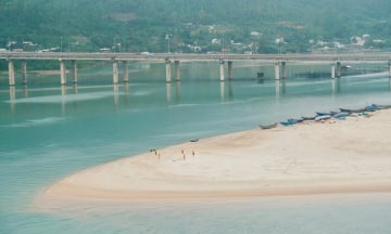 Đến Huế tắm biển ở đâu? Gợi ý 5 bãi biển đẹp, nổi tiếng nhất