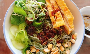 Khám phá món “bún sông ' Đà Nẵng: Đặc sản kỳ lạ giòn như rau câu