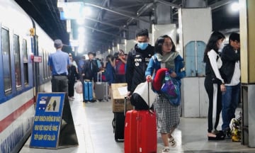 Đi tàu hỏa phải có mặt trước bao lâu?