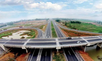 Đi cao tốc Hà Nội Lào Cai mất bao lâu?
