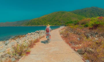 Loạt ảnh Bích Đầm Nha Trang đẹp tựa anime qua góc máy du khách