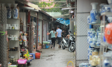 Làng gốm Bát Tràng mở cửa đón khách trở lại