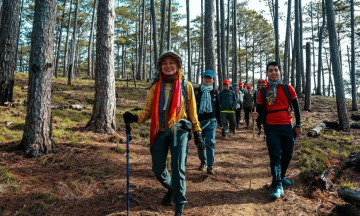 Cẩm nang trekking Bidoup - Hòn Bà: Săn mây, chinh phục đỉnh cao và chi phí