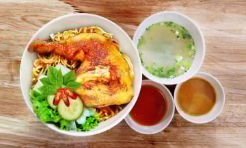 Thưởng thức mì sụa Sóc Trăng - Sợi mì  'may mắn ' trong tín ngưỡng người Hoa