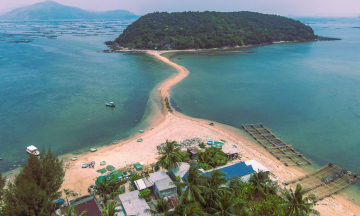 Đảo Nhất Tự Sơn Phú Yên – Hòn đảo  'kỳ lạ ' có đường bộ nối biển độc đáo
