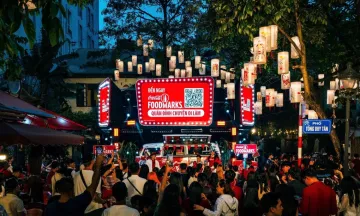 Hơn 200 content creators check-in phố ẩm thực Tống Duy Tân