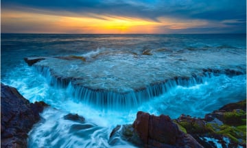 Chiêm ngưỡng một nơi tuyệt đẹp của Ninh Thuận, ví như  'thác nước trên biển ' hiếm có tại Việt Nam