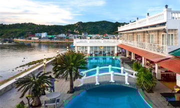 Top 5 khách sạn, resort đẹp nhất Ninh Thuận: Những thiên đường nghỉ dưỡng tuyệt vời cho hè 2025