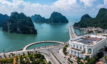 Nên đi Hạ Long hay Sầm Sơn dịp du lịch hè 2025?