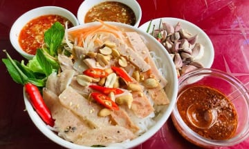Không chỉ có bún bò Huế, vùng cố đô còn có vô vàn món bún đặc sắc khác
